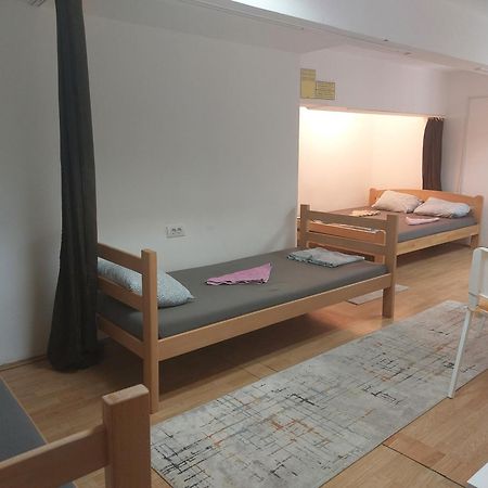 Hostel Inn Downtown Belgrade Exterior photo