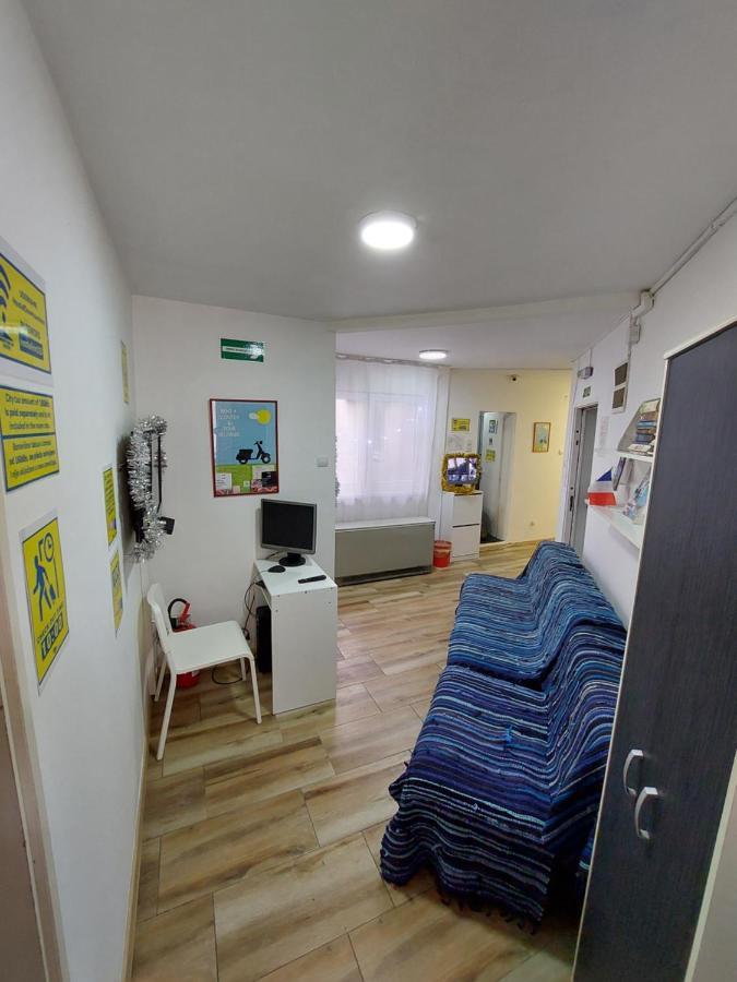 Hostel Inn Downtown Belgrade Exterior photo