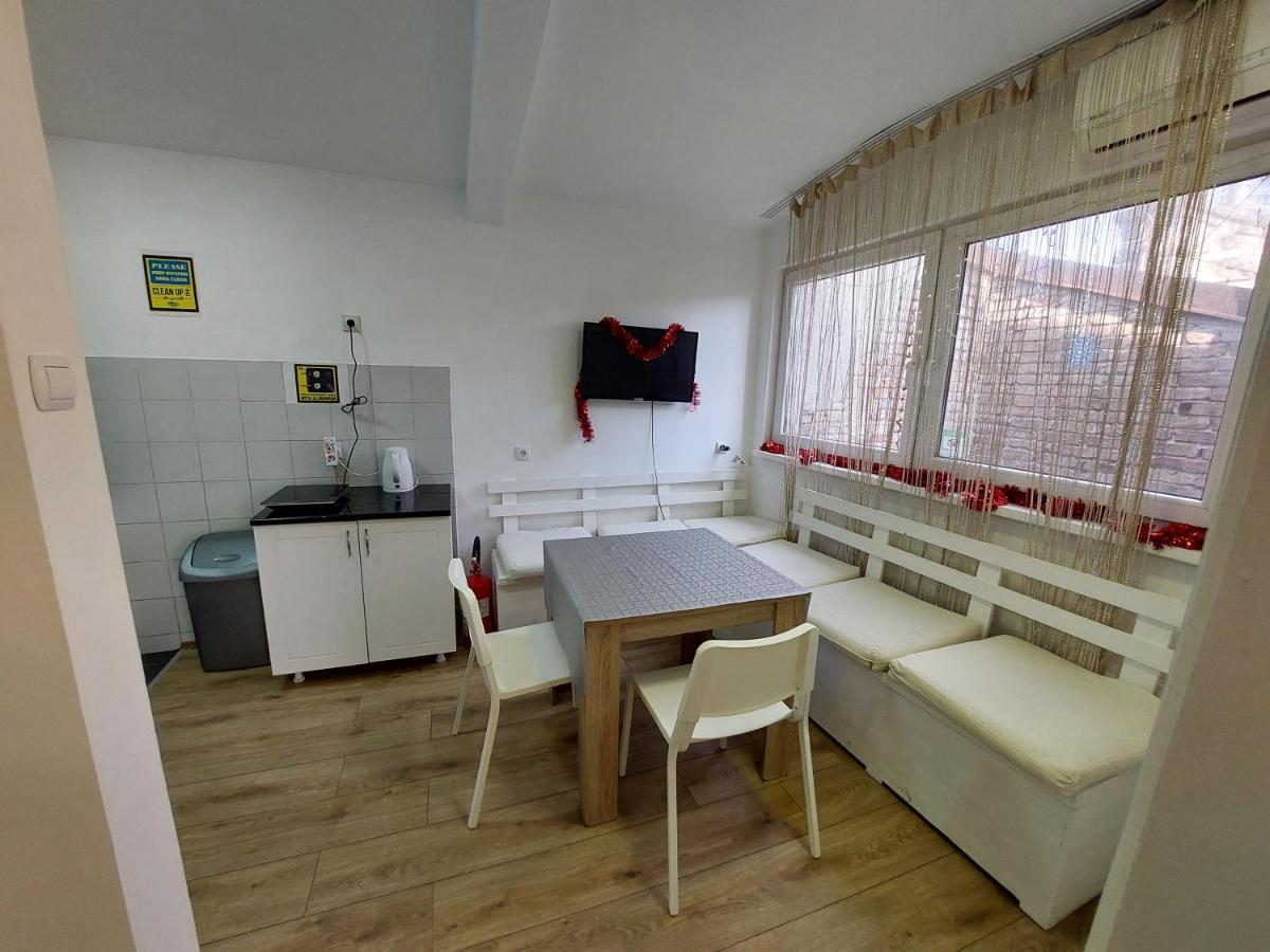 Hostel Inn Downtown Belgrade Exterior photo