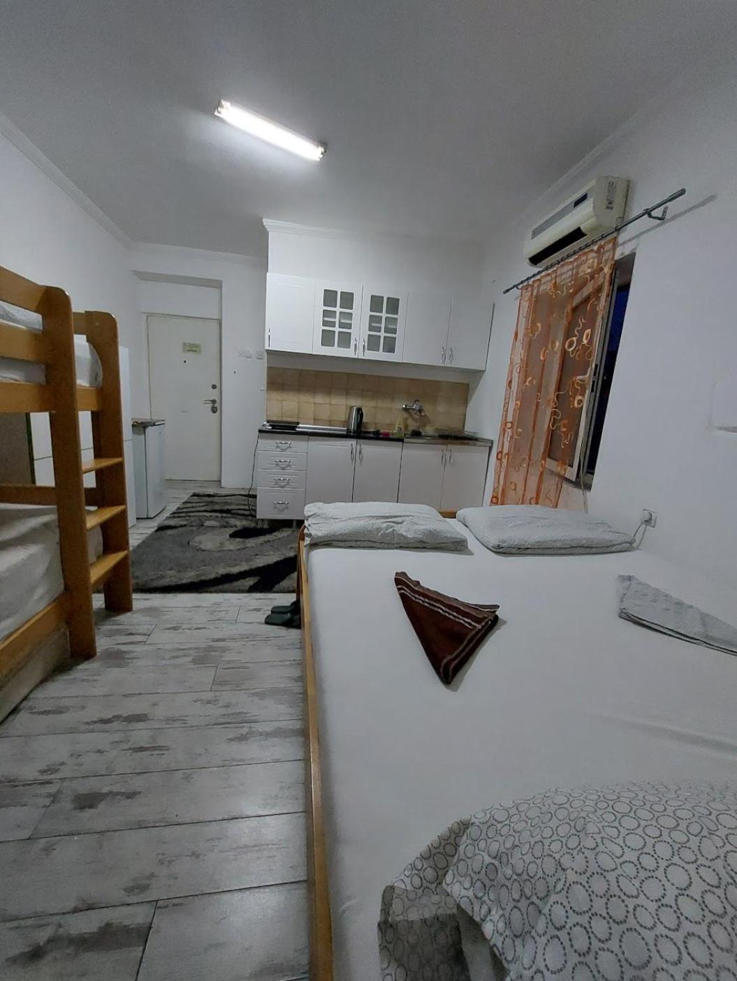 Hostel Inn Downtown Belgrade Exterior photo
